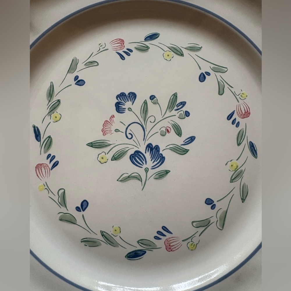 Hearthside- Floral Expressions- set of 2- scallop dinner plates-discontinued - Picture 7 of 14